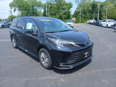 New 2025 Toyota Sienna XLE