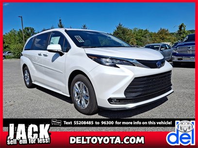 New 2025 Toyota Sienna XLE
