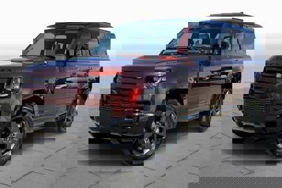 New 2025 Land Rover Defender 130 X-Dynamic SE