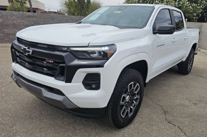 Used 2024 Chevrolet Colorado Z71 w/ Z71 Convenience Package 2