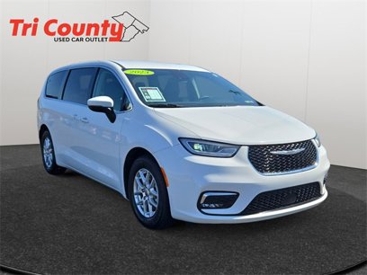 Used 2023 Chrysler Pacifica Touring-L
