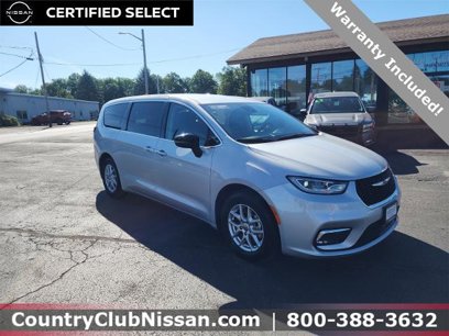 Used 2024 Chrysler Pacifica Touring-L