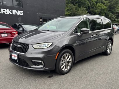 Used 2021 Chrysler Pacifica Touring-L w/ Uconnect Theater Family Group