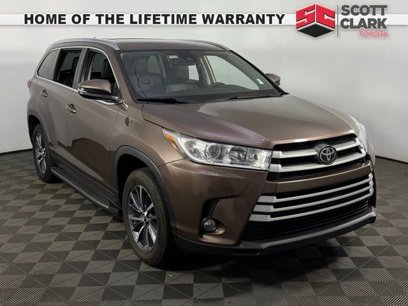Used 2019 Toyota Highlander XLE w/ Phone Cable & Charge Package