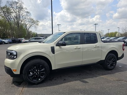 New 2024 Ford Maverick Lariat w/ Black Appearance Package