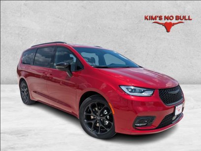 New 2025 Chrysler Pacifica Limited