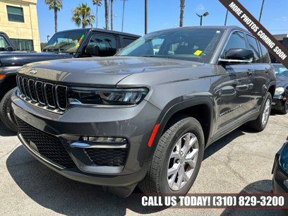 Certified 2022 Jeep Grand Cherokee Limited w/ Trailer Tow Prep Group (B)