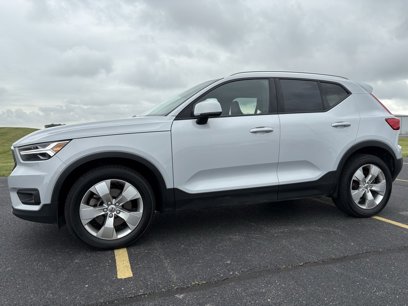 Used 2021 Volvo XC40 T4 Momentum