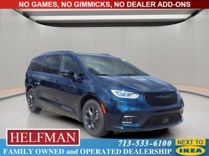 New 2025 Chrysler Pacifica Premium
