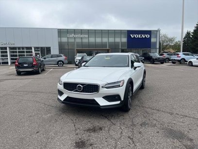 Certified 2025 Volvo V60 B5 Cross Country Plus w/ Protection Package Premier