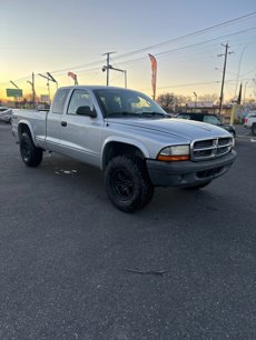 Used 2004 Dodge Dakota SXT w/ Tire & Handling Group
