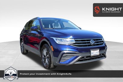 Used 2024 Volkswagen Tiguan SE w/ Panoramic Sunroof Package