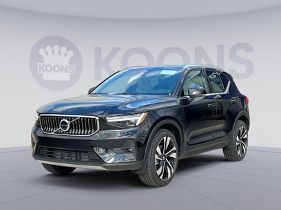 New 2025 Volvo XC40 B5 Plus w/ Protection Package Premier