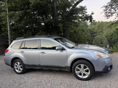 Used 2013 Subaru Outback 3.6R Limited w/ Moonroof Pkg