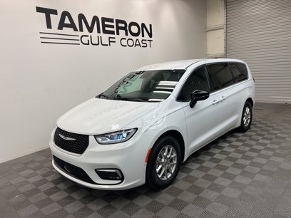 New 2025 Chrysler Pacifica Select