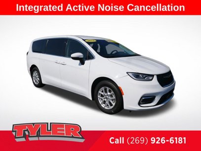 Used 2023 Chrysler Pacifica Touring-L