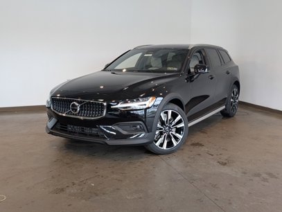 New 2025 Volvo V60 B5 Cross Country Ultra w/ Climate Package