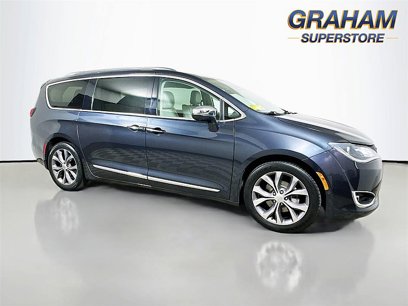 Used 2019 Chrysler Pacifica Limited w/ Tire & Wheel Group