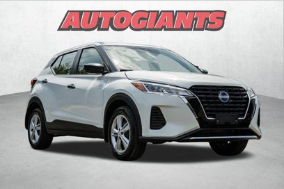 New 2025 Nissan Kicks Play S