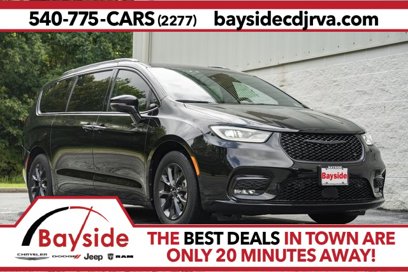 Used 2021 Chrysler Pacifica Touring-L w/ Uconnect Theater Family Group