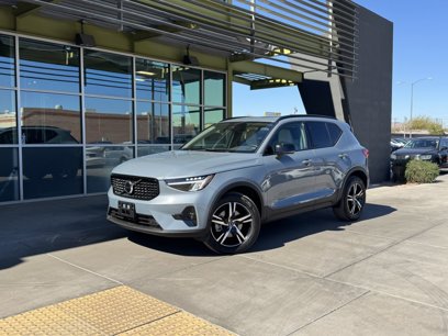 Used 2023 Volvo XC40 B4 Plus w/ Protection Package Premier