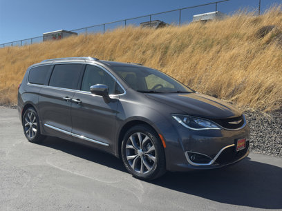 Used 2018 Chrysler Pacifica Limited w/ Tire & Wheel Group