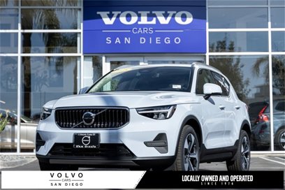 New 2025 Volvo XC40 B5 Core