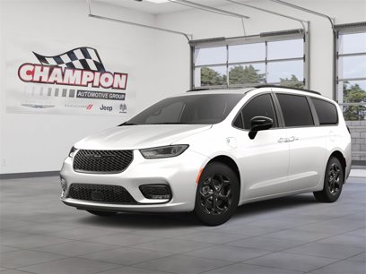 New 2025 Chrysler Pacifica Premium