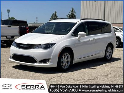 Used 2017 Chrysler Pacifica Touring-L w/ Tire & Wheel Group
