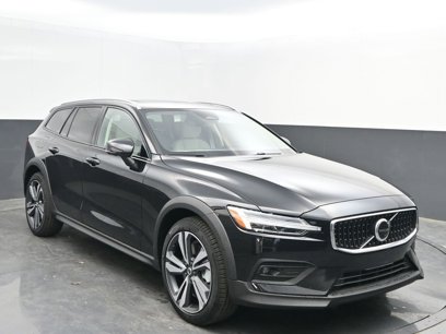 New 2025 Volvo V60 B5 Cross Country Plus w/ Protection Package Premier