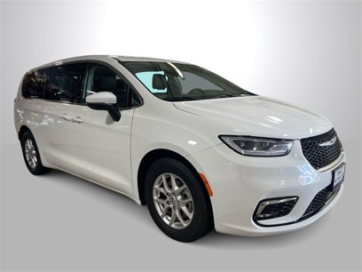 Used 2023 Chrysler Pacifica Touring-L