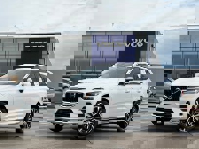 Certified 2022 Volvo XC60 B5 Momentum