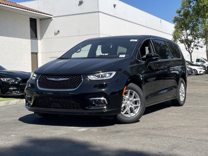 New 2026 Chrysler Pacifica Select