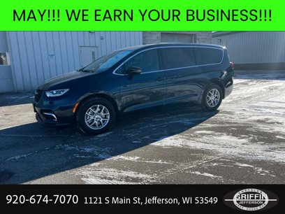 New 2025 Chrysler Pacifica Select