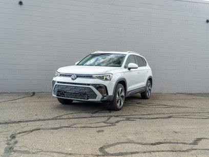 Certified 2025 Volkswagen Taos SE w/ Panoramic Sunroof Package