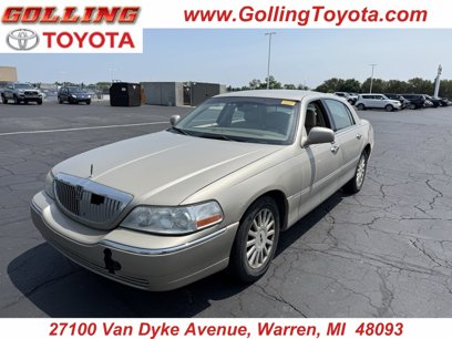 Used 2005 Lincoln Town Car Signature