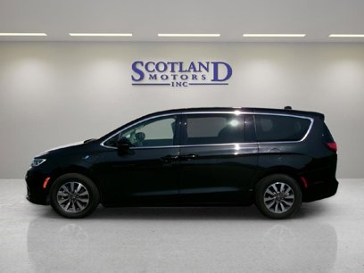 Used 2024 Chrysler Pacifica Select