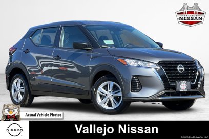 New 2025 Nissan Kicks Play S