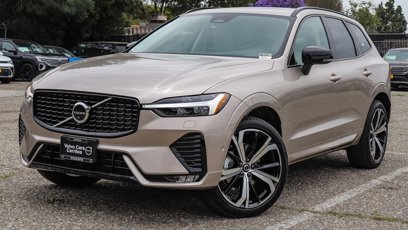 New 2025 Volvo XC60 B5 Ultra w/ Protection Package Premier