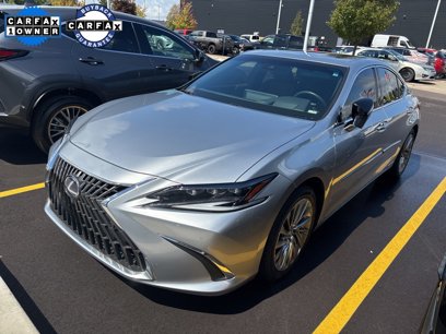 Used 2022 Lexus ES 300h w/ Luxury Package