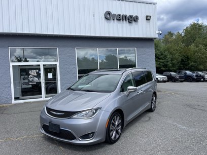 Used 2017 Chrysler Pacifica Limited w/ Tire & Wheel Group