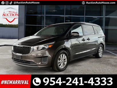 Used 2017 Kia Sedona LX w/ LX Essentials Premium Package
