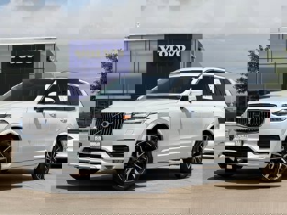 Certified 2022 Volvo XC90 T6 Momentum w/ Climate Package