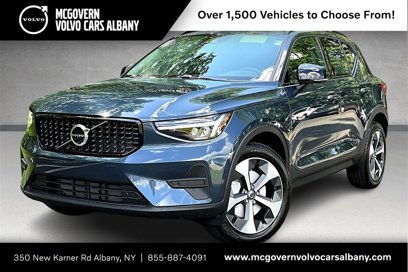 New 2026 Volvo XC40 B5 Core w/ Climate Package