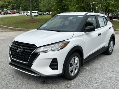 New 2025 Nissan Kicks Play S