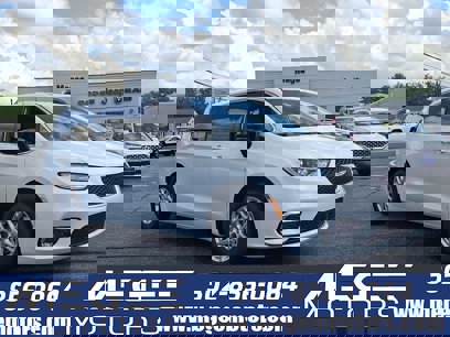 New 2025 Chrysler Pacifica Select