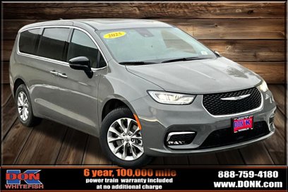 New 2025 Chrysler Pacifica Select