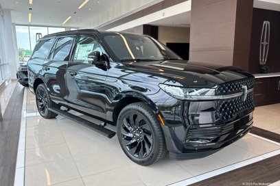 New 2025 Lincoln Navigator Reserve w/ Jet Appearance Package