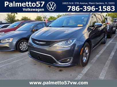 Used 2017 Chrysler Pacifica Limited w/ Advanced Safetytec Group