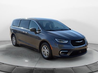 Used 2023 Chrysler Pacifica Touring-L
